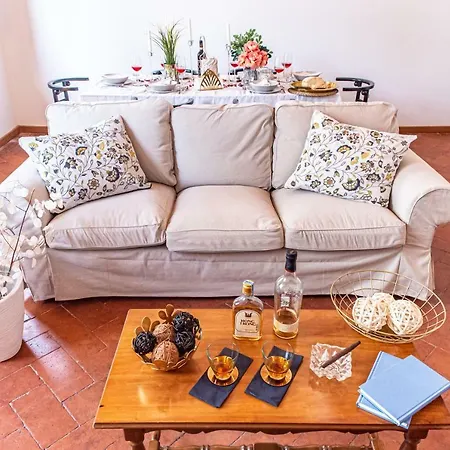 Oltrarno Apartment *