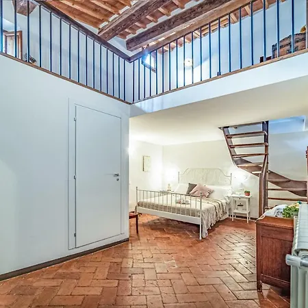 Oltrarno Apartment