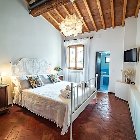 Oltrarno Apartment Florence